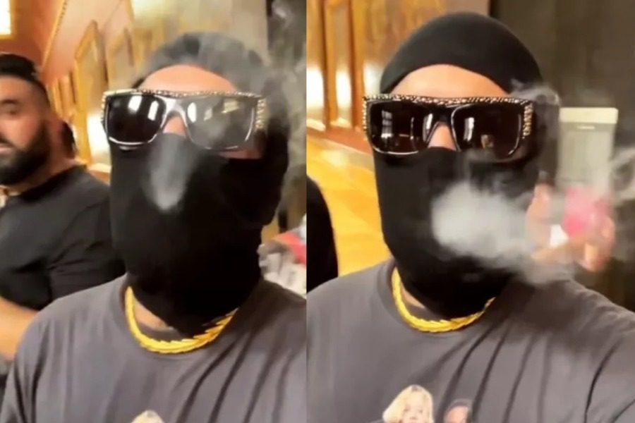 Snik: Καπνίζει μέσα στο Λούβρο με full face μάσκα
