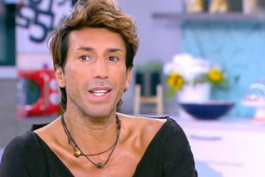 Τη δική του εκδοχή για τον ξυλοδαρμό δίνει ο Κωνσταντίνος Εμμανουήλ