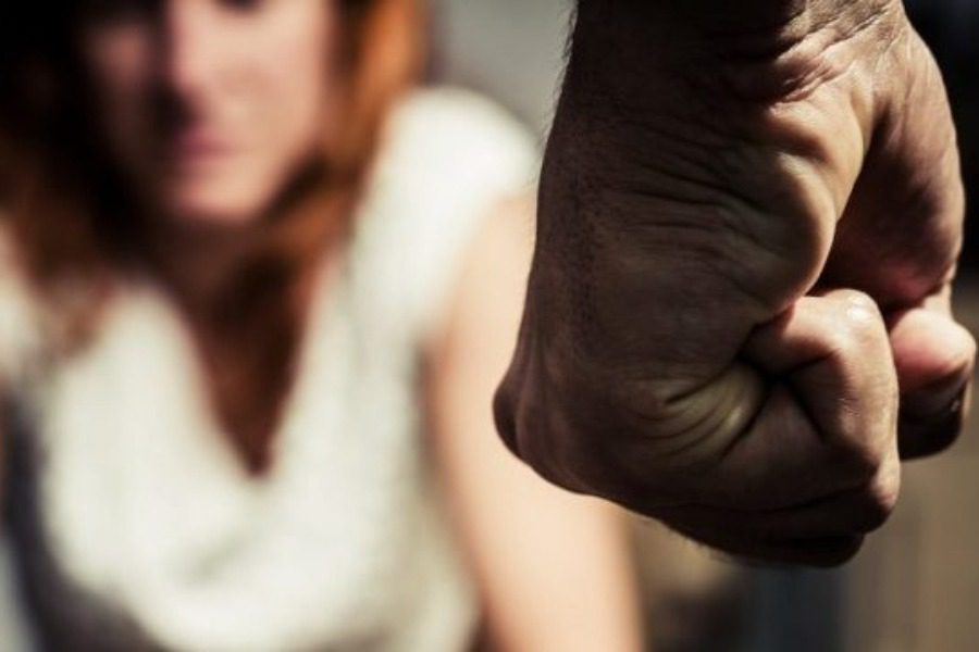 Ηράκλειο: Στο νοσοκομείο 26χρονη – Την ξυλοκόπησαν σε πάρκο τα ξημερώματα