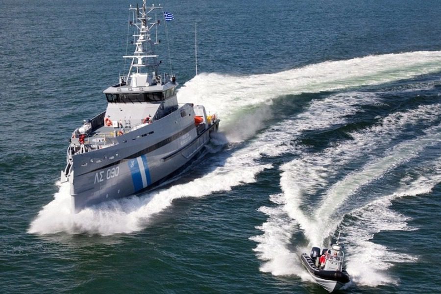 Διασώθηκαν 104 μετανάστες στις Κυκλάδες, αγνοείται η τύχη οκτώ ακόμη ανθρώπων