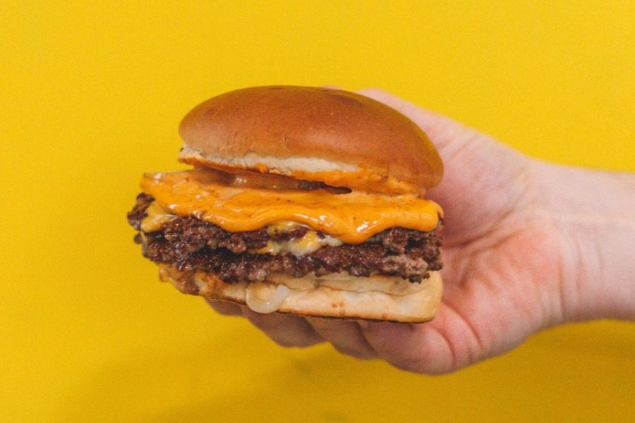 Smash burgers στην Αθήνα: Σε αυτά τα μαγαζιά μπορείς να τα απολαύσεις