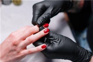 Τι είναι και πώς να κάνεις τα cherry glazed nails