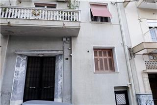 Γυναικοκτονία στον Πειραιά: Τι αποκάλυψαν οι γείτονες