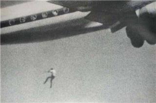 Η τραγική ιστορία του 14χρονου λαθρεπιβάτη που έπεσε από το αεροπλάνο
