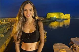 Η έκπληξη του μοντέλου από τις ΗΠΑ που δεν περίμενε να βρει τόσους Έλληνες... στην Κρήτη