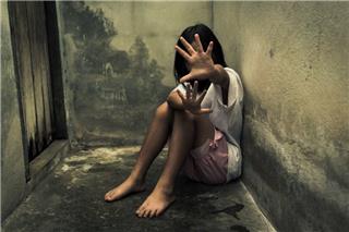 Σοκαριστικά στοιχεία: Κυκλοφορούν ελεύθεροι στη χώρα 1.500 ενεργοί παιδόφιλοι