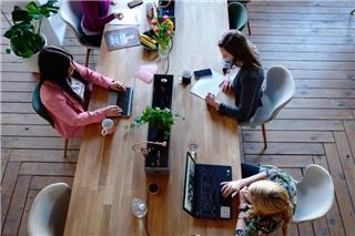 Mετά το Quiet Quiting, έρχεται το Quiet Firing: Τι είναι η αθόρυβη απόλυση