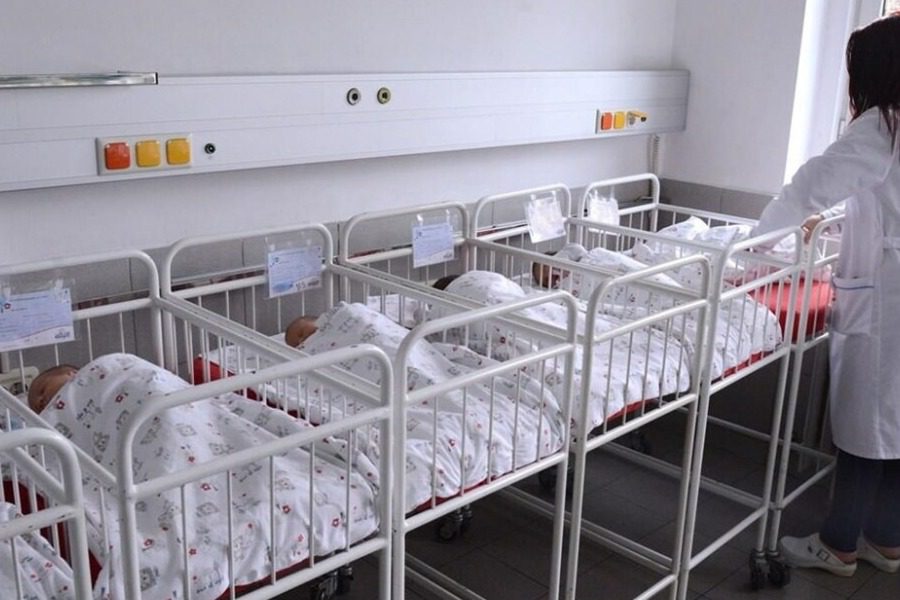 Το τεστ DNA έλυσε για το μπέρδεμα με τα δύο μωρά σε μαιευτήριο της Λάρισας