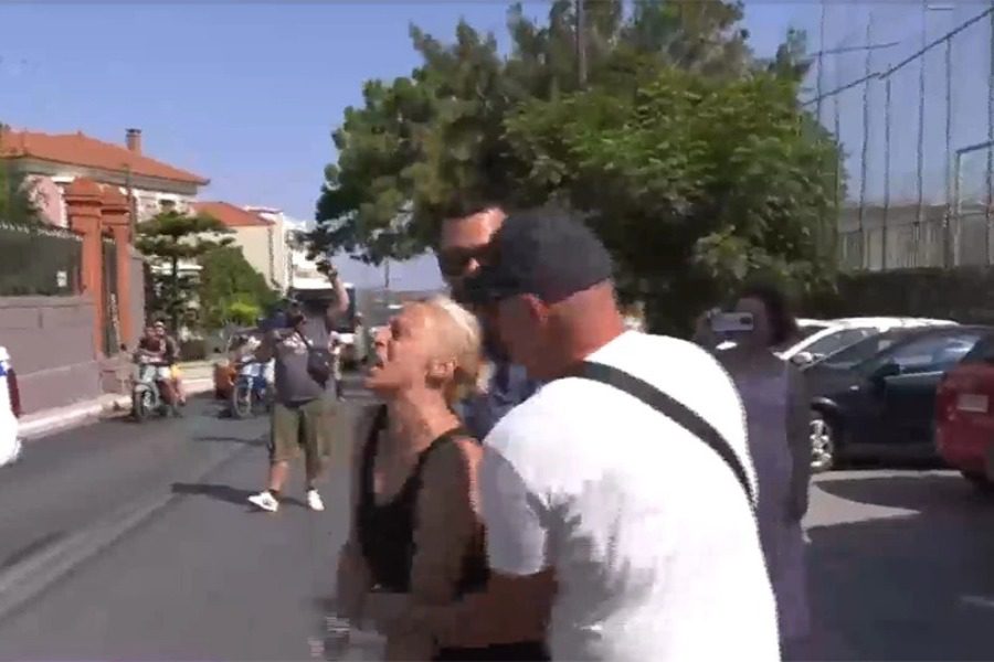 Βιασμός 14χρονης στη Λέσβο: «Τι σου έκανε το μωρό μου παιδεραστή»