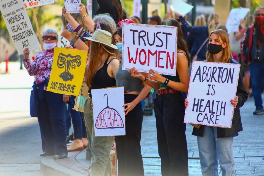 ΗΠΑ: Πολιτείες – «καταφύγια» που θα εγγυώνται το δικαίωμα στην άμβλωση