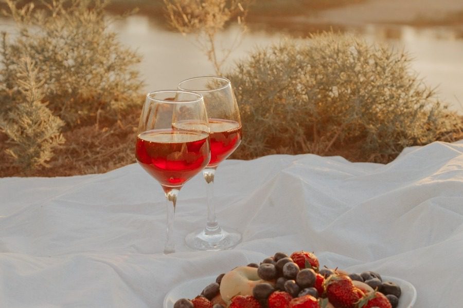 Τι θα συμβεί στο σώμα σου εάν πίνεις ένα ποτήρι κρασί κάθε βράδυ