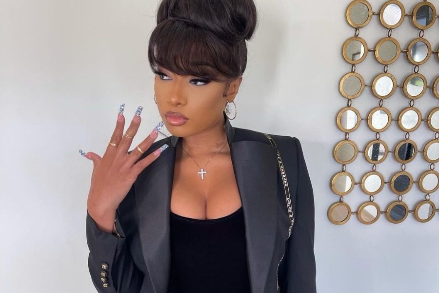 Δες όλα τα εντυπωσιακά μανικιούρ της Megan Thee Stallion