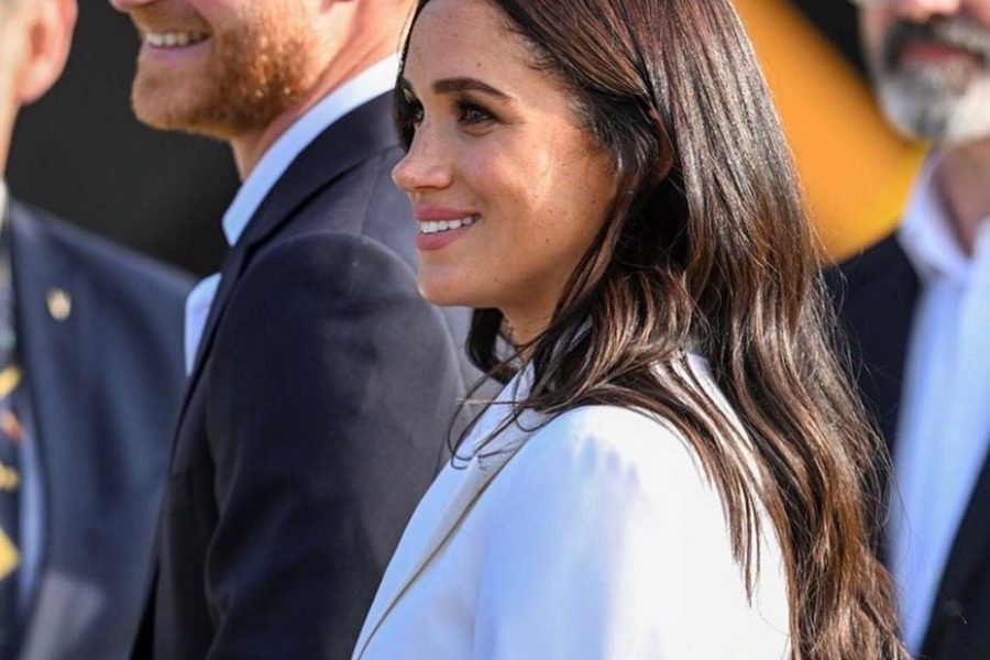 Meghan Markle: Το παντελόνι της είναι must have, σου βρήκαμε ολόιδια πιο οικονομικά