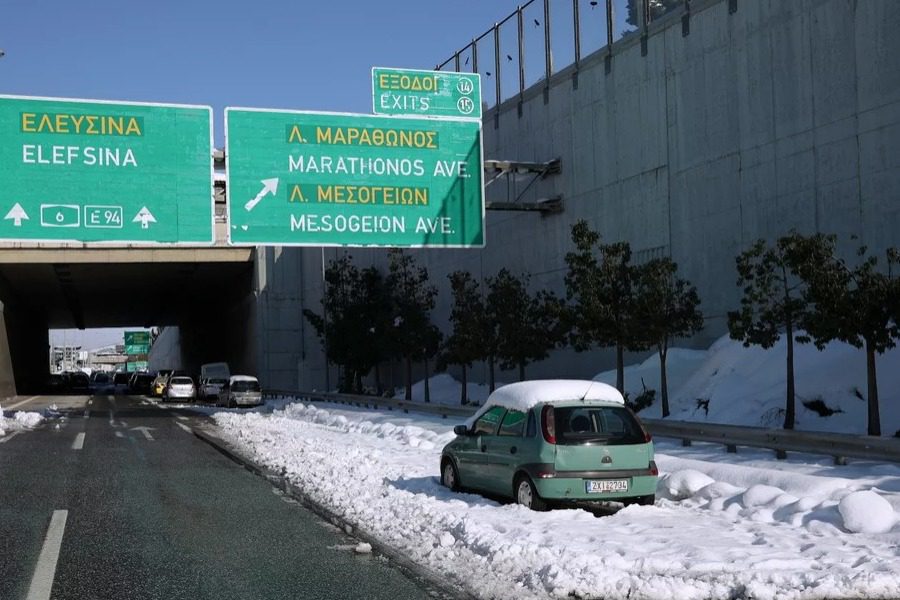 Συγκλονιστική διάσωση: 49χρονος με σκλήρυνση κατά πλάκας  εγκλωβισμένος στην Αττική Οδό 