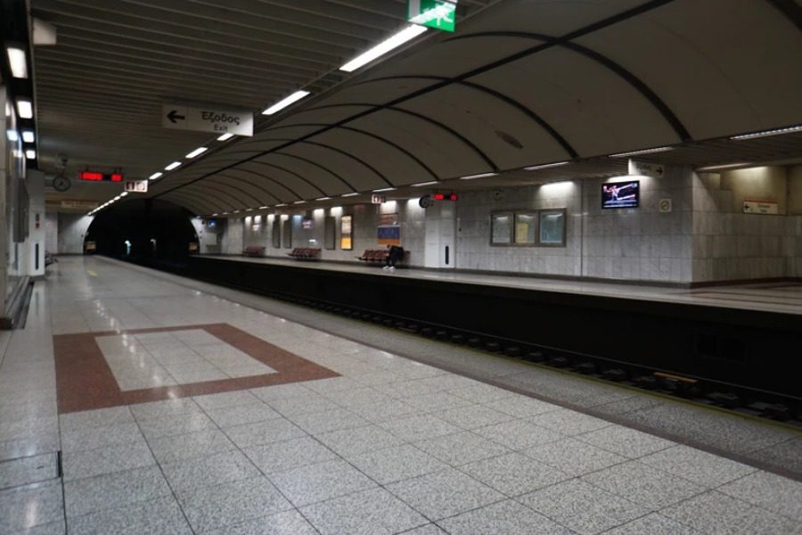 Συναγερμός στη Δάφνη: Ανθρωπος έπεσε στις γραμμές του Μετρό 