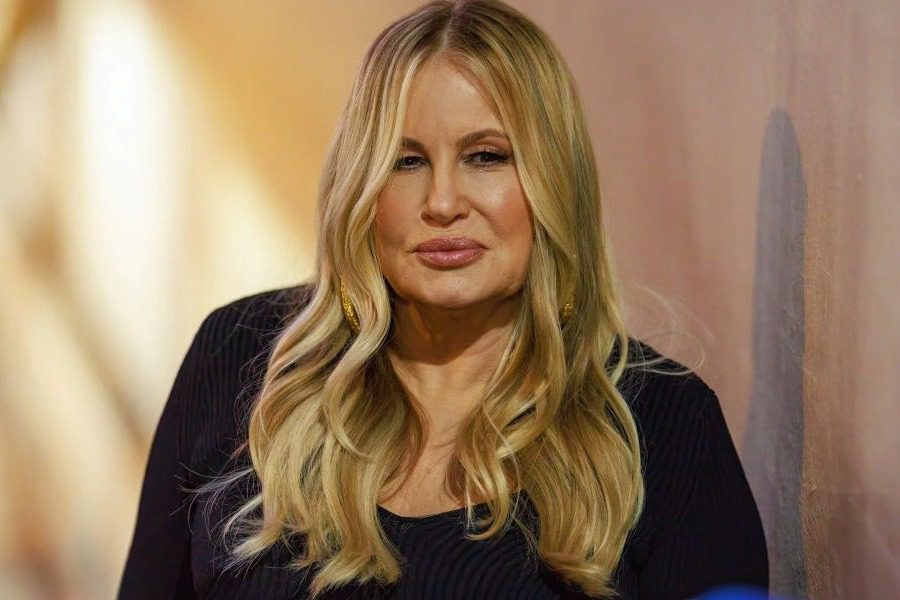 Jennifer Coolidge: Μετά το “American Pie” κοιμήθηκα με 200 άτομα