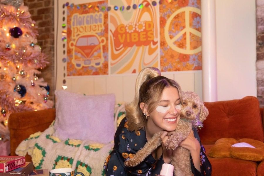 Το πρωτότυπο χριστουγεννιάτικο δέντρο της Millie Bobby Brown