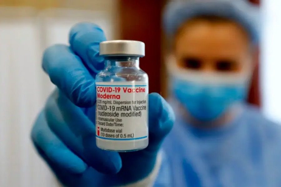 Moderna: Αναπτύσσει δύο επικαιροποιημένα εμβόλια κατά των νέων υποπαραλλαγών της Όμικρον
