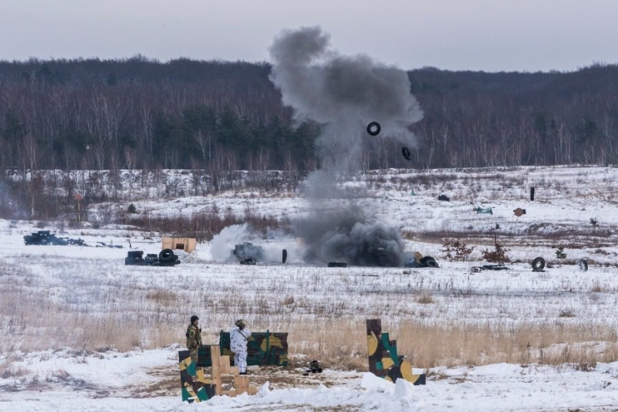 Interfax: Η Μόσχα αποσύρει στρατεύματα από την Κριμαία στη βάση τους στην Τσετσενία