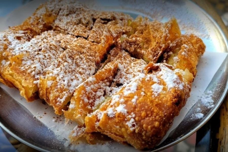 Αυτά τα μαγαζιά της Αθήνας ξέρουν να φτιάχνουν σωστή μπουγάτσα Θεσσαλονίκης 