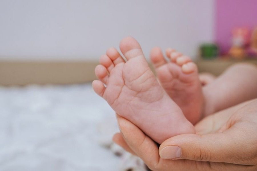 Κρήτη: Έβαλαν τη μπέμπα στην κούνια να κοιμηθεί και το πρωί τους την έφερε η αστυνομία