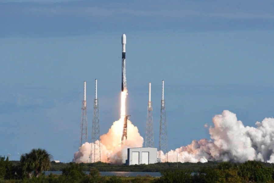 Ανησυχία στη NASA με το απειλητικό σμήνος δορυφόρων του Έλον Μασκ