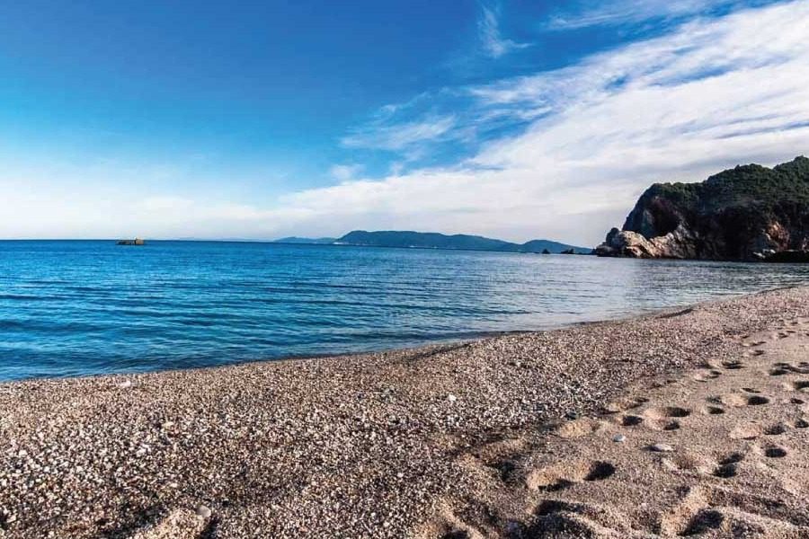 Βόλος: Νεκρός άνδρας επέπλεε στη θάλασσα ανάμεσα σε κολυμβητές