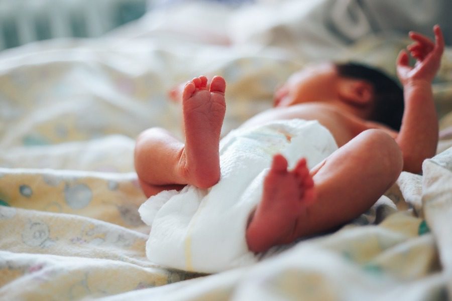 Λάρισα: Μπέρδεψαν τα μωρά στο μαιευτήριο και το κατάλαβαν μια μέρα μετά