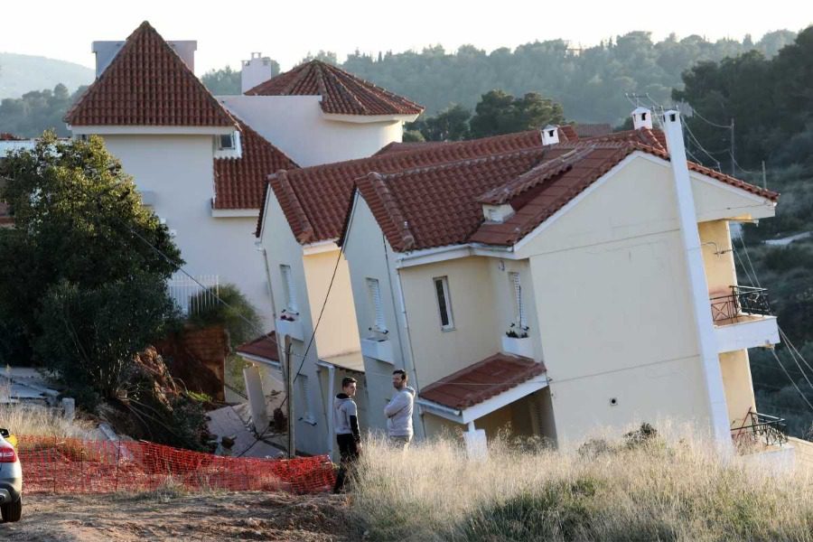 Νέος Βουτζάς: Εγκαταλείπουν τα σπίτια τους λόγω της καθίζησης
