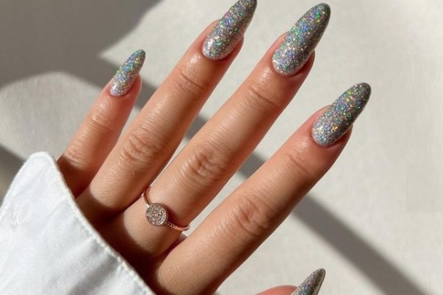 Silver Manicure: Έμπνευση για να κάνεις τη λαμπερή τάση