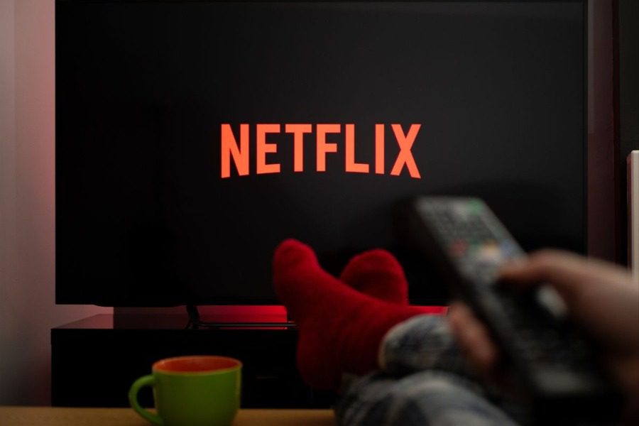 Πες μας ποια σειρά βλέπεις στο Netflix να σου πούμε το beauty προϊόν σου