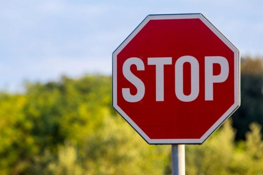 Θεσσαλονίκη: Ανδρας παραβίασε Stop και στη συνέχεια χαστούκισε γυναίκα στη μέση του δρόμου