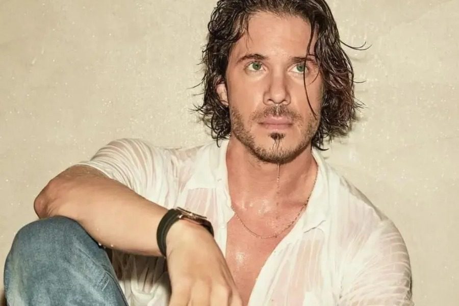 Ντοκιμαντέρ για τη ζωή του ετοιμάζει ο Νίκος Οικονομόπουλος