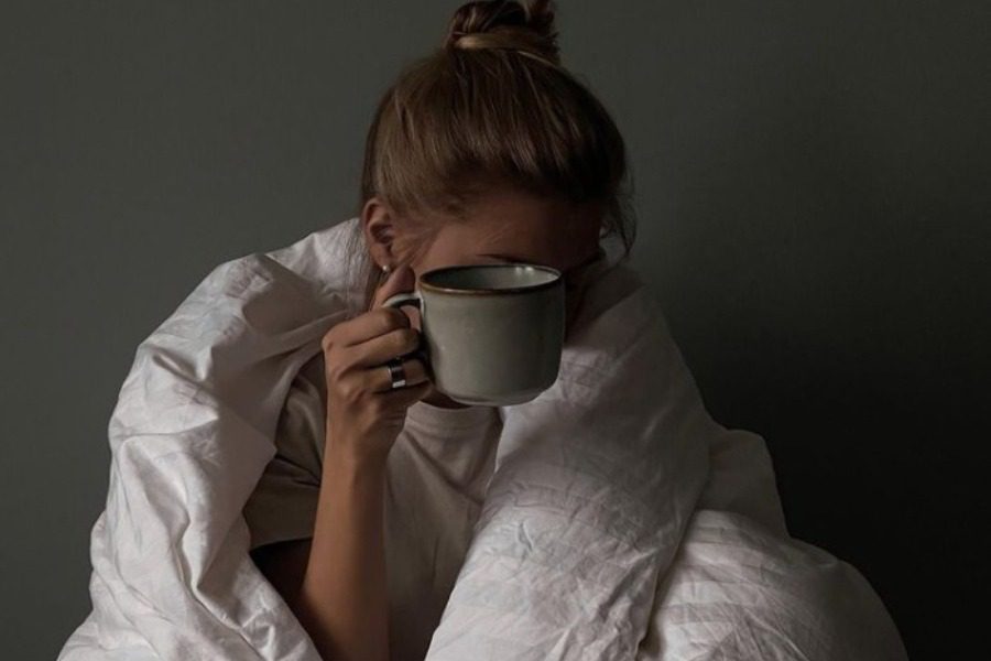 7 σημάδια που σου δίνει το σώμα σου όταν πέσουν τα οιστρογόνα σου