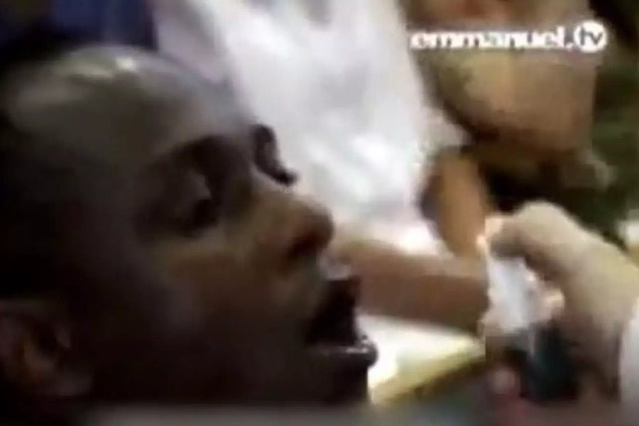 Θύμα της «Εκκλησία των Εθνών» και ο Εμάνουελ Ολισαντέμπε