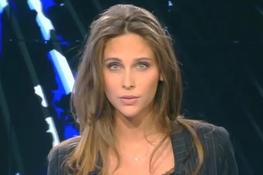 Γαλλία: Ισλαμιστές απειλούν να αποκεφαλίσουν τη δημοσιογράφο Οφελί Μενιέ