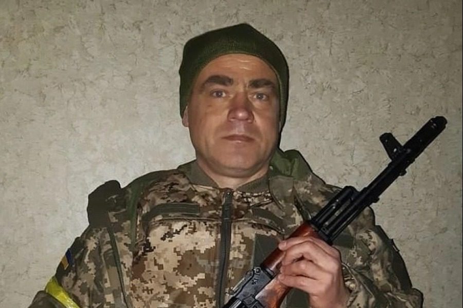 Βύθισε το γιοτ του Ρώσου αφεντικού του και τώρα πολεμάει τον Πούτιν