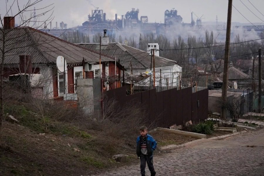 Εισβολή στην Ουκρανία: Νεκρό αγόρι από βομβαρδισμό στο Χάρκοβο