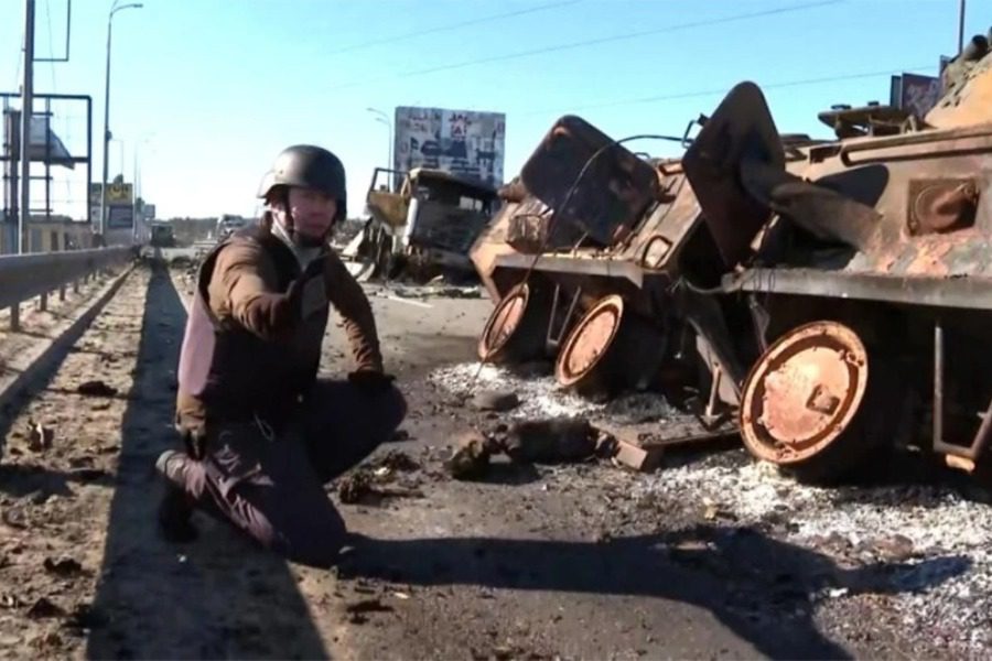 Ουκρανία: Ανταποκριτής του CNN πατούσε πάνω σε μια χειροβομβίδα χωρίς να το καταλάβει