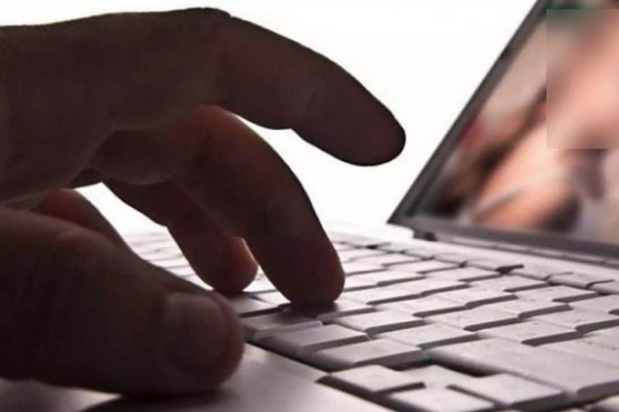 8χρονη έστελνε γυμνές φωτογραφίες της 