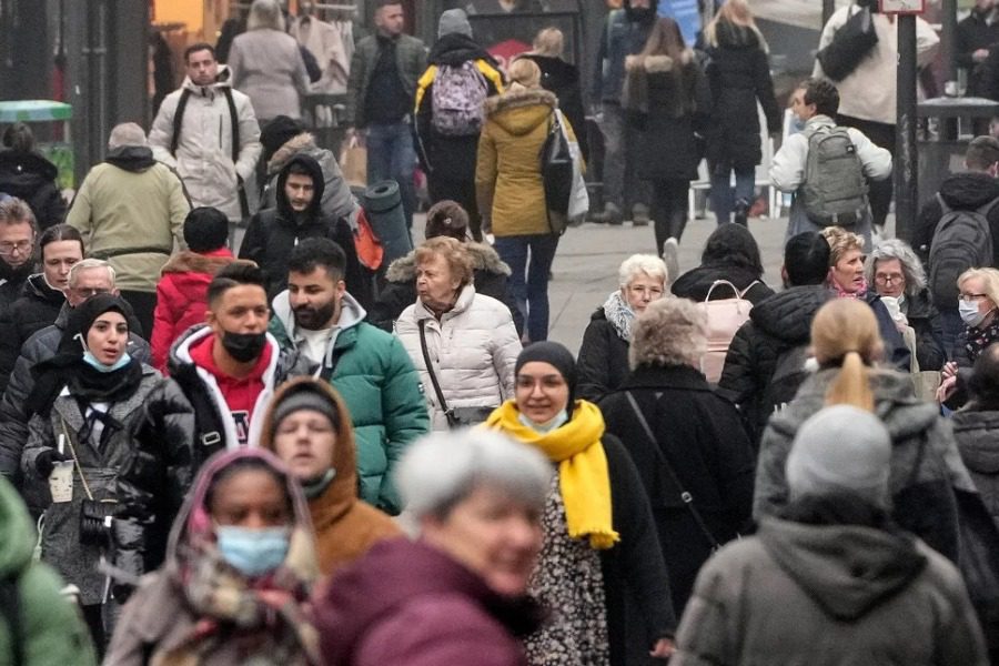 Προειδοποίηση ΠΟΥ: Η πανδημία δεν τελείωσε, θα υπάρξουν και άλλες παραλλαγές