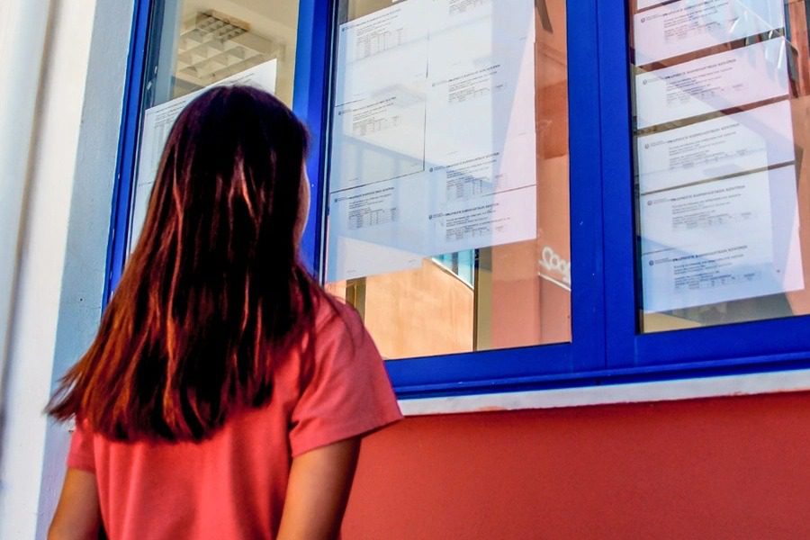 Πανελλαδικές 2022: Ποιες σχολές έπεσαν κάτω από την βάση