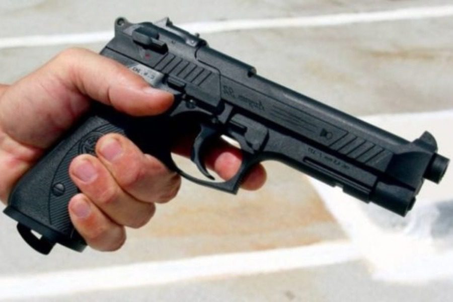 Χαλκιδική: 37χρονος έβγαλε όπλο και απείλησε ζευγάρια που έτρωγαν σε πανηγύρι