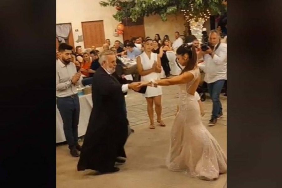 Ηράκλειο: Παπάς χόρεψε με τη νύφη και έγινε viral