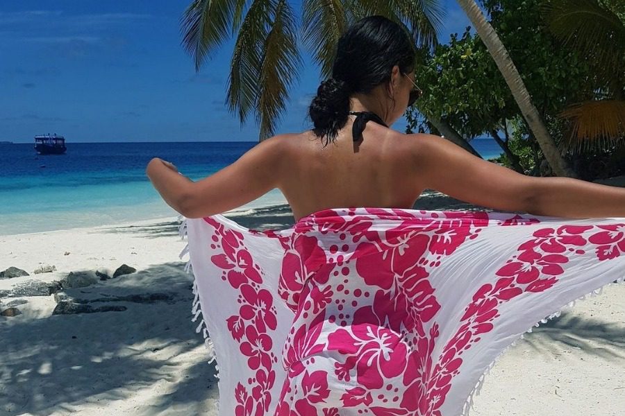 5 τρόποι να φορέσεις το παρεό σου από το πρωί ως το βράδυ