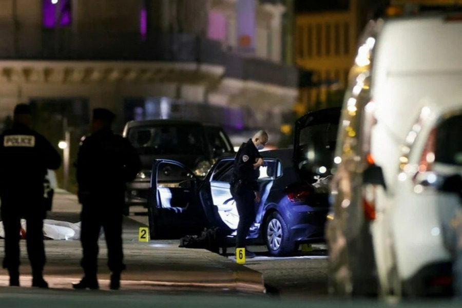 Παρίσι: Δύο νεκροί από πυρά αστυνομικών σε αυτοκίνητο που κινήθηκε κατά πάνω τους