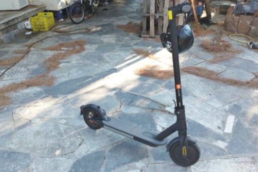 Λέσβος: Ο μαθητής με το πατίνι που έφαγε 120 ευρώ κλήση 