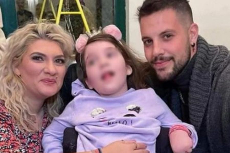 Πάτρα: Παρέμβαση εισαγγελέα για τη μητέρα των τριών κοριτσιών ‑ Οδηγείται στην ΓΑΔΑ