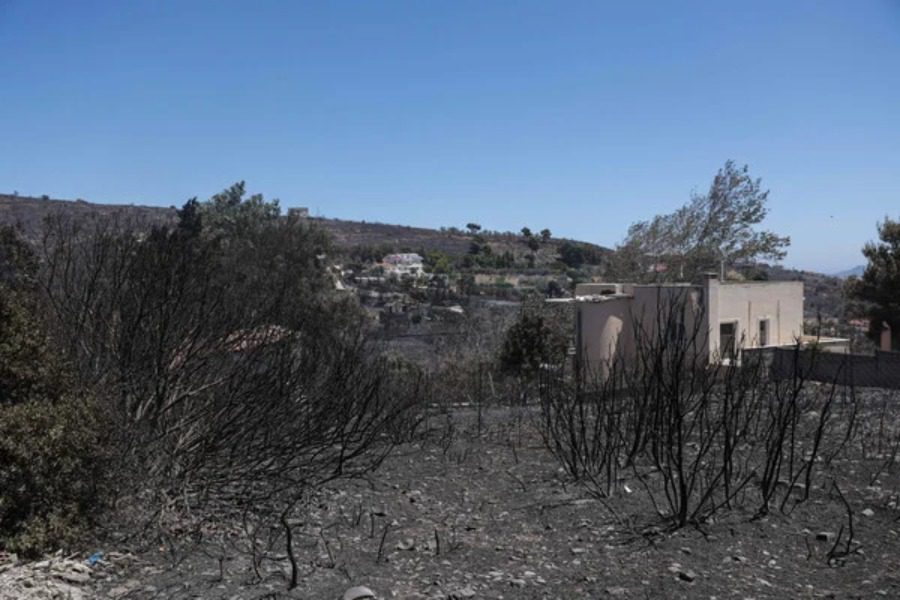 Εκπρόσωπος πυροσβεστικής: Αναφορές για σχεδόν ταυτόχρονη έναρξη δύο πυρκαγιών στην Πεντέλη