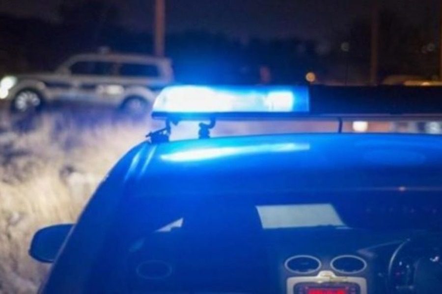 Παλλήνη: Ανδρας κρατά ομήρους τους συγγενείς του